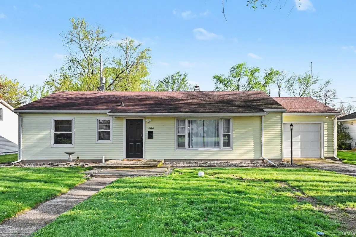 606 E John Street, Nappanee, IN 46550 - #1