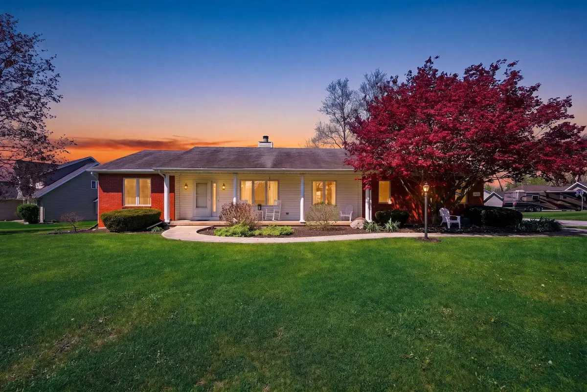 613 E Nokomis Drive, Syracuse, IN 46567 - #1