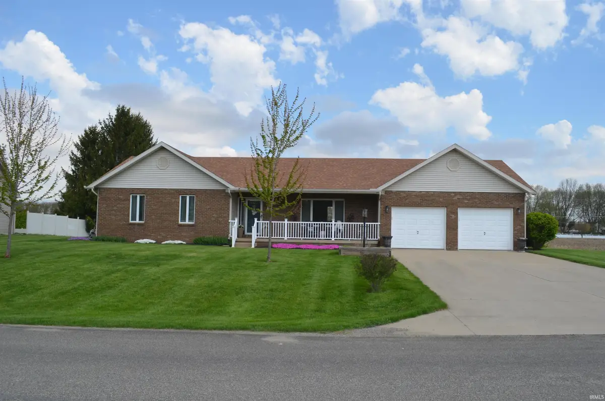4660 E Cardinal Drive, Syracuse, IN 46567 - #1