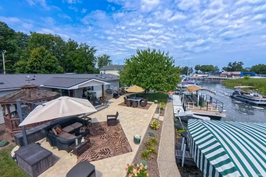 812 S Lakeside Drive, Syracuse, IN 46567 - #2