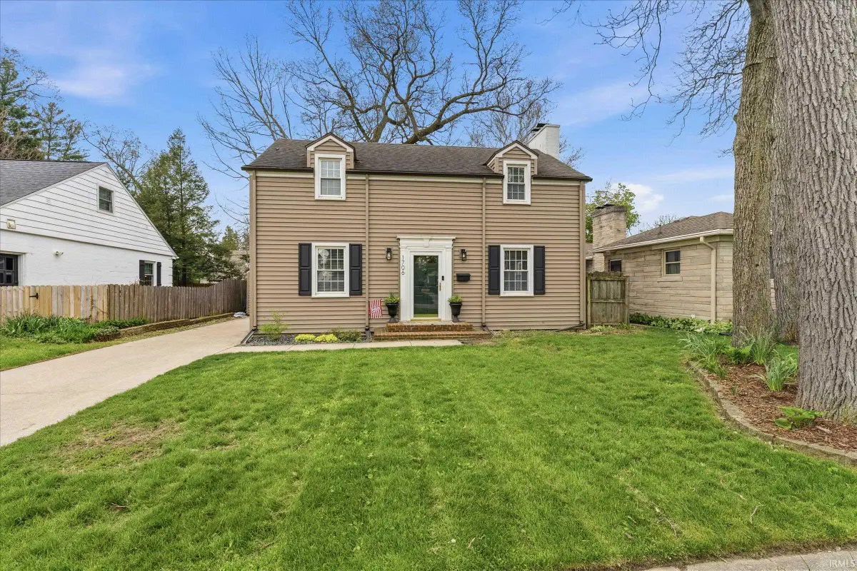 1706 Mckinley Avenue, South Bend, IN 46617 - #1