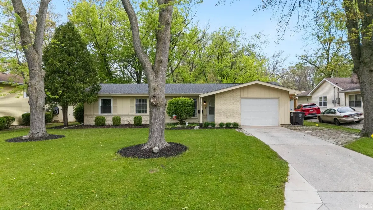 4301 Lynwood Court, Fort Wayne, IN 46815 - #1