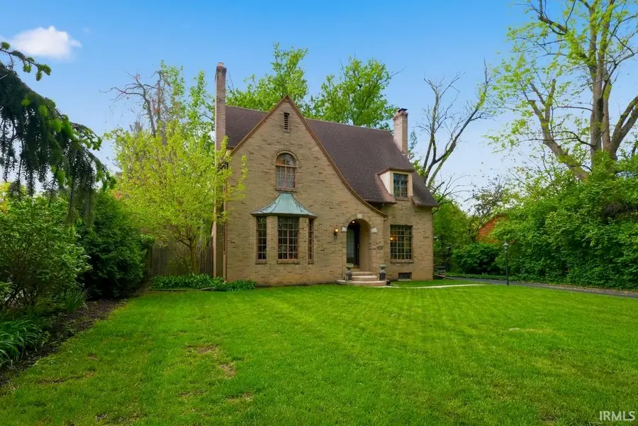 2245 W Warwick Road, Muncie, IN 47304 - #2