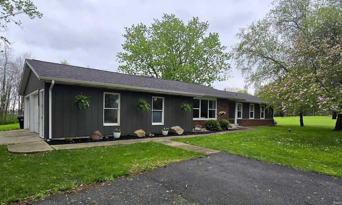 2013 E Wallace Road, Kendallville, IN 46755 - #1