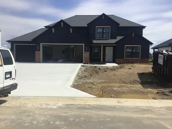 17456 Creekside Crossing Run, Huntertown, IN 46748
