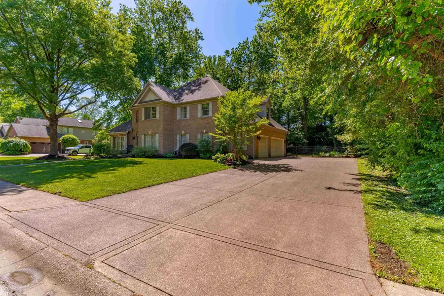 2200 Eaglewood Drive, Newburgh, IN 47630 - #3