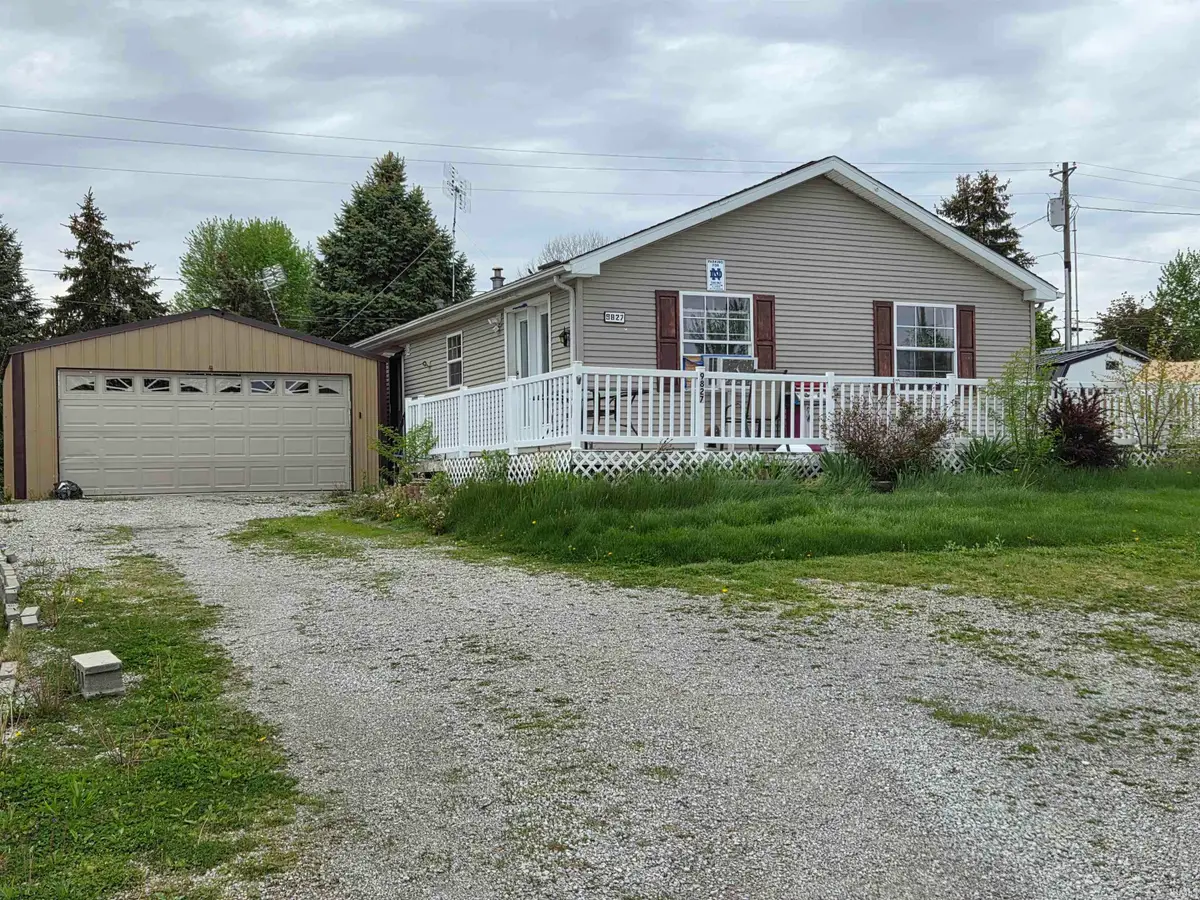 9827 N Lincoln Rd, Syracuse, IN 46567 - #1