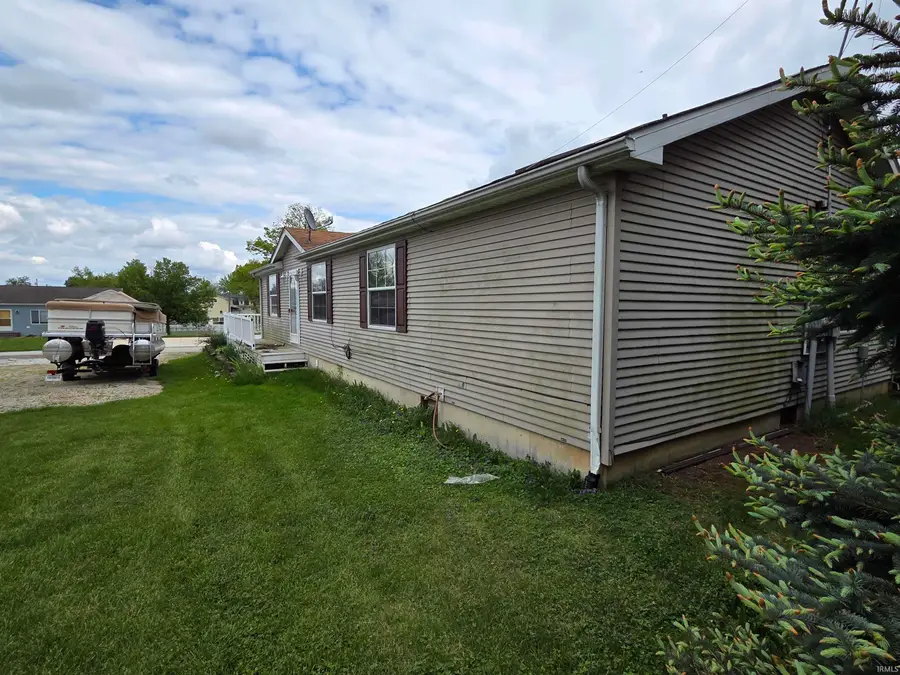 9827 N Lincoln Rd, Syracuse, IN 46567 - #2