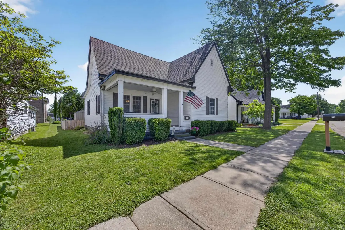 910 W Oak Street, Mitchell, IN 47446 - #1