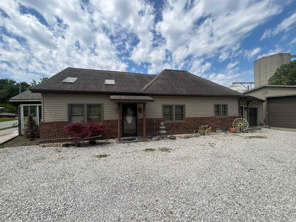 100 E 16th Street, Vincennes, IN 47591 - #1