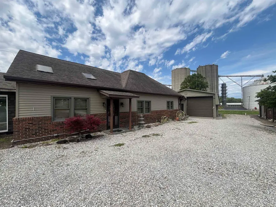 100 E 16th Street, Vincennes, IN 47591 - #2