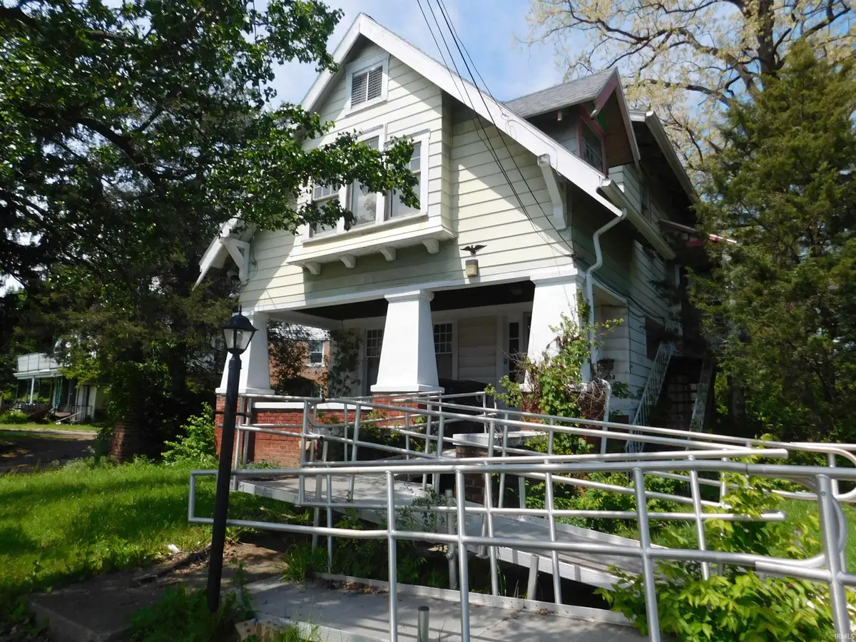 828 W Kilgore Avenue, Muncie, IN 47305 - #1