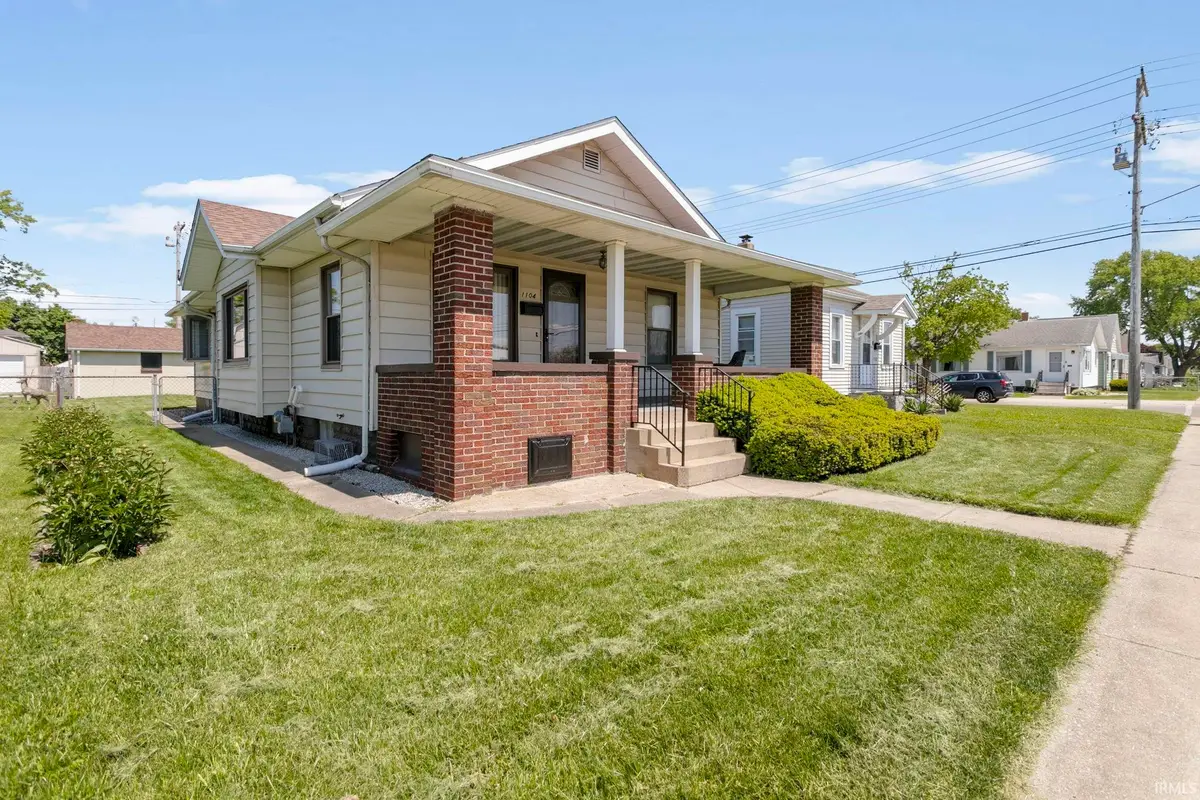 1104 W 8th Street, Mishawaka, IN 46544 - #1