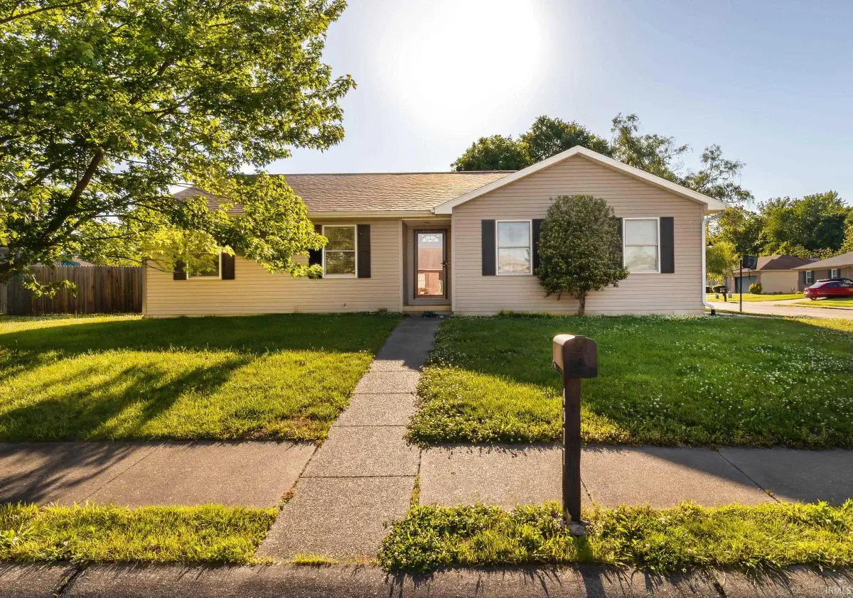4911 Yellowstone Drive, Newburgh, IN 47630 - #1