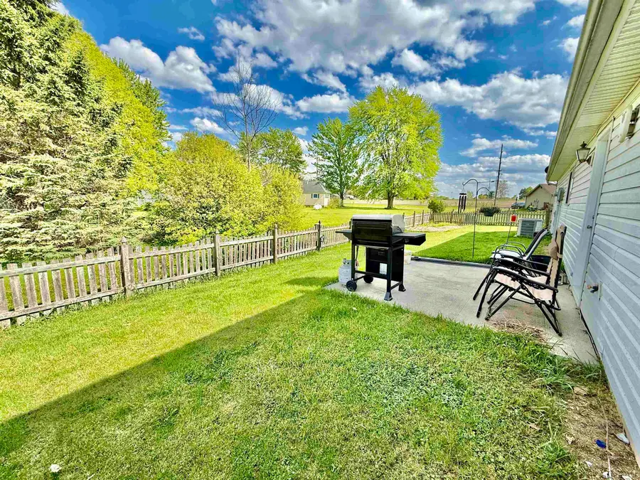 806 Deer Ridge Crossing, Auburn, IN 46706 - #2