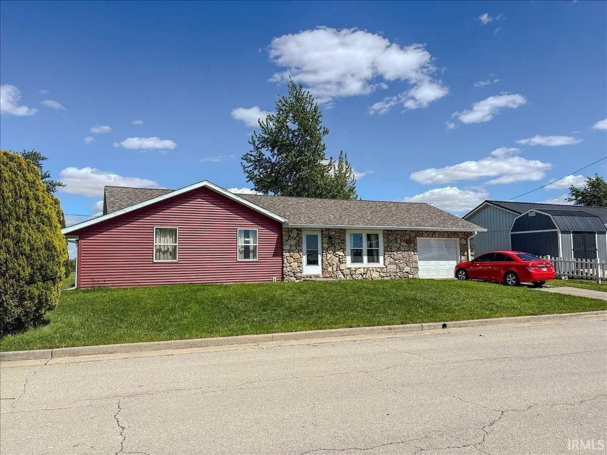 811 S Hemlock Trail, Winchester, IN 47394 - #1