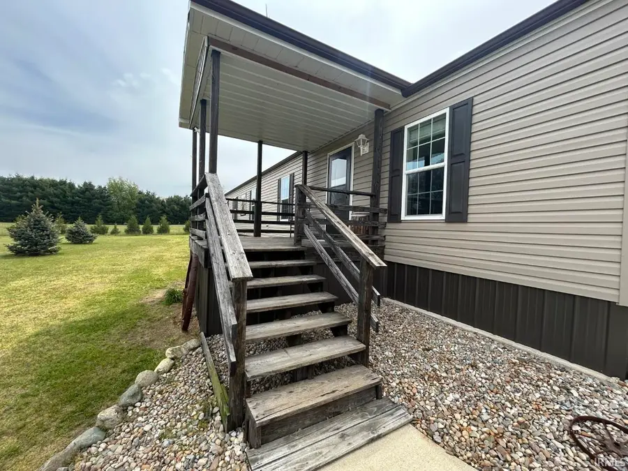 10105 E 150n Road, Grovertown, IN 46531 - #2