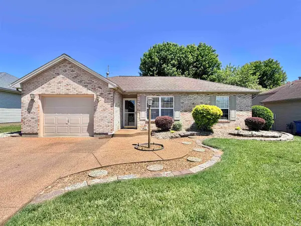 2020 Seasons Ridge Boulevard, Evansville, IN 47715