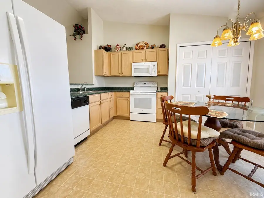 2020 Seasons Ridge Boulevard, Evansville, IN 47715 - #2