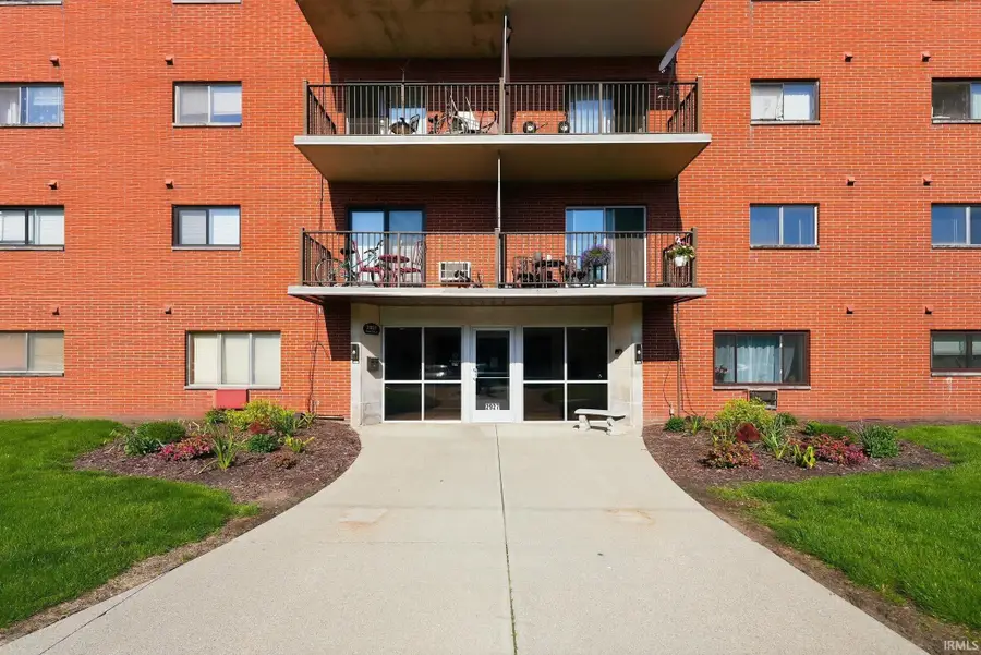 2927 Westbrook Drive #B 203, Fort Wayne, IN 46805 - #3