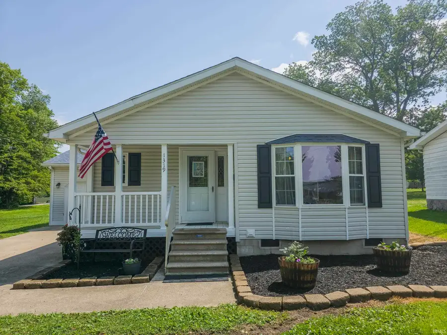 1319 N Mulberry Street, Mount Carmel, IL 62863 - #2