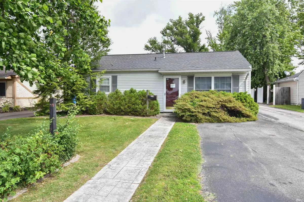 621 W Mill Road, Evansville, IN 47710 - #1