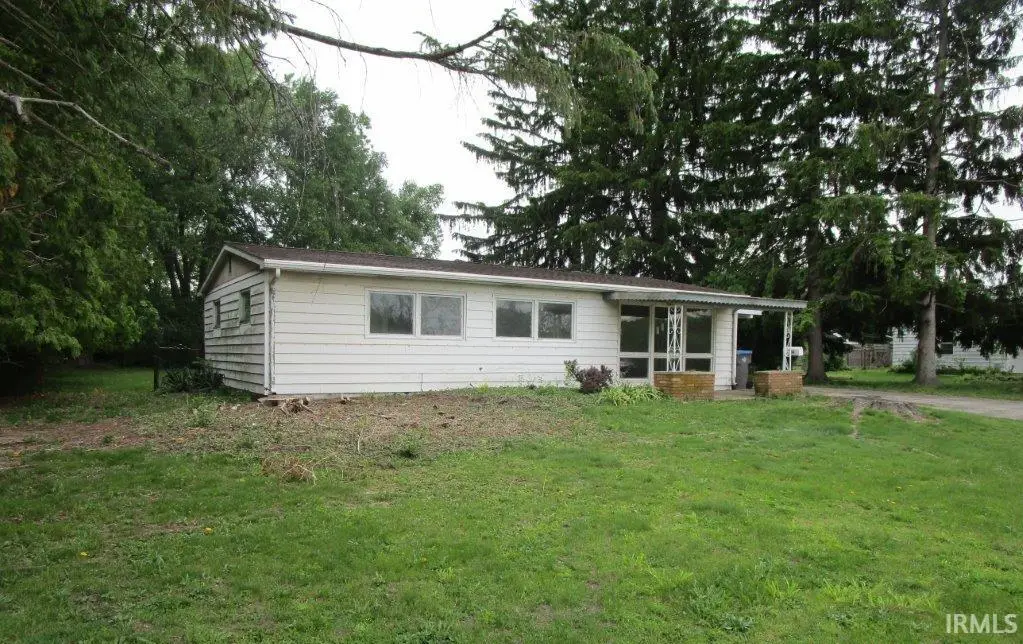 304 E Pickwick Drive, Syracuse, IN 46567 - #1