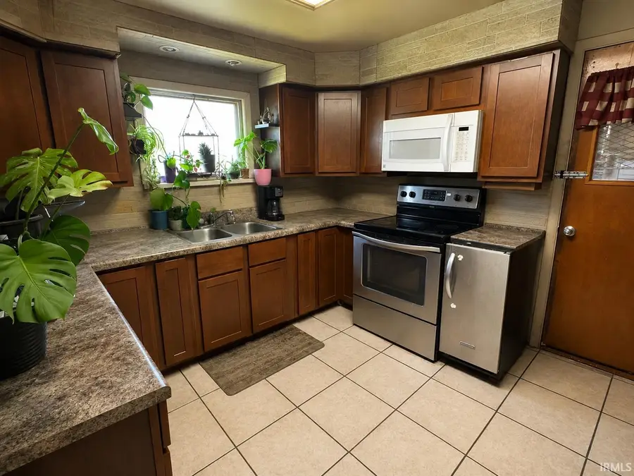 301 E E Sycamore Street, Silver Lake, IN 46982 - #2