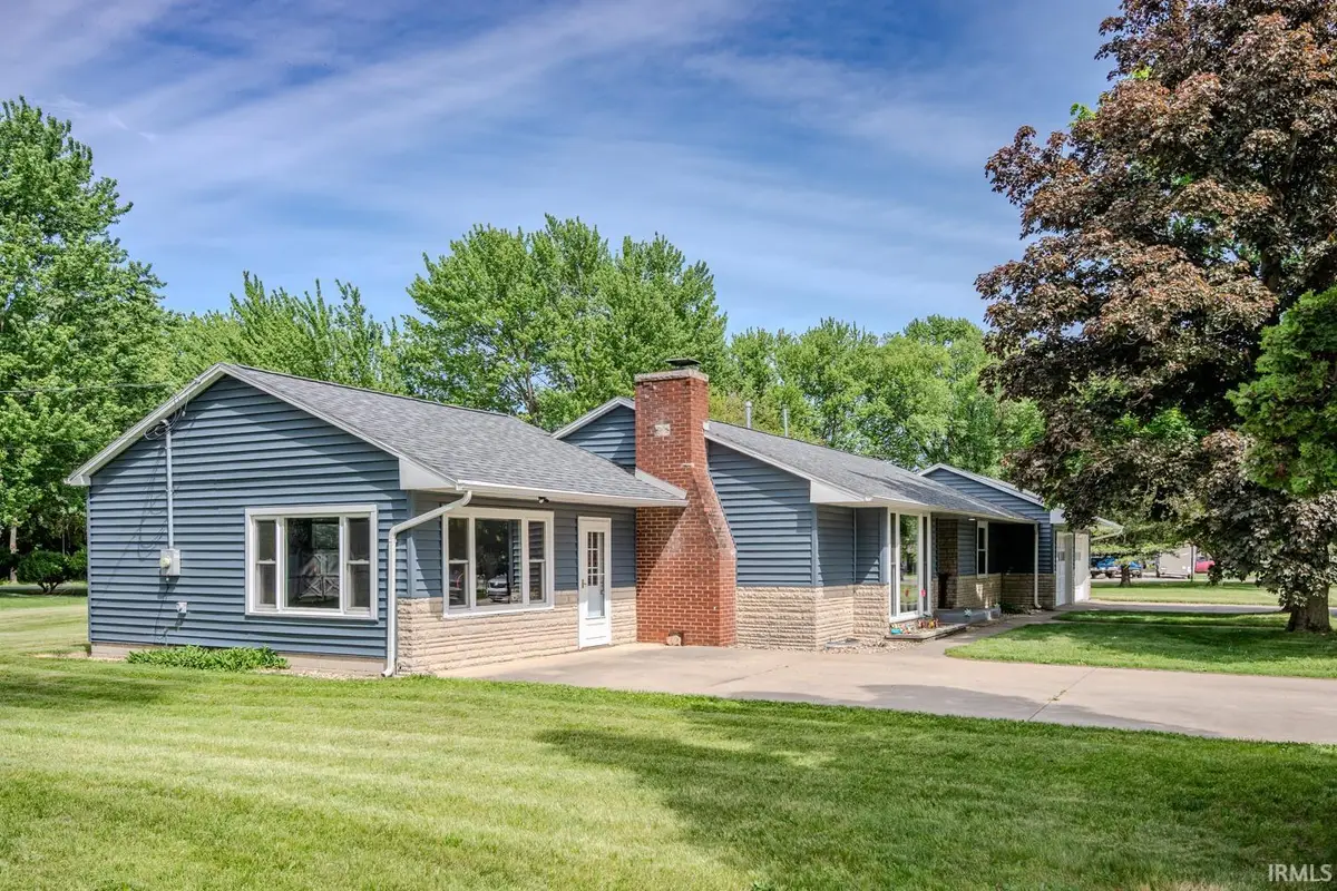 404 E Pickwick Drive, Syracuse, IN 46567 - #1