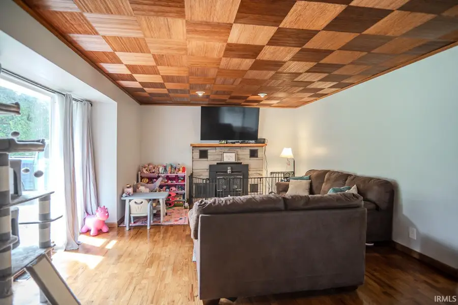 404 E Pickwick Drive, Syracuse, IN 46567 - #2