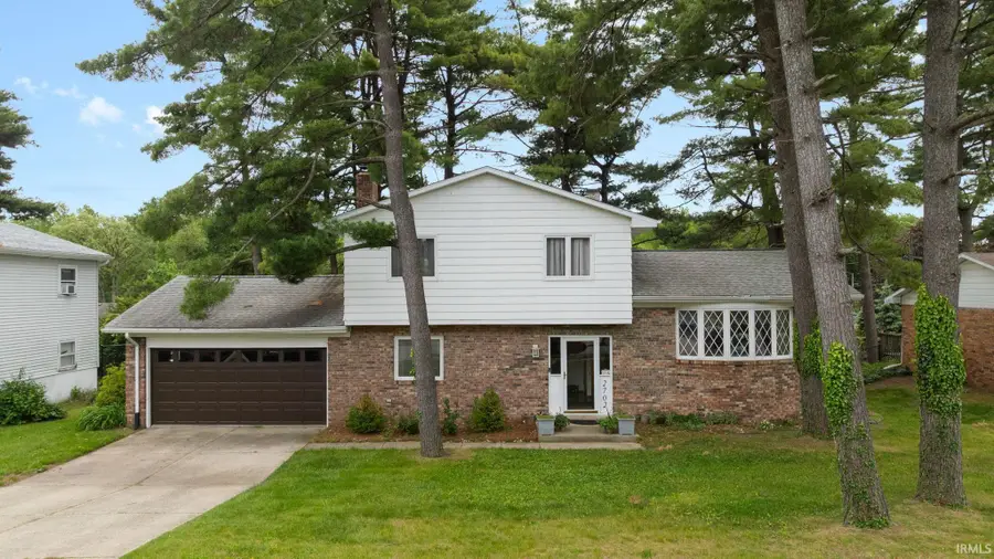 2702 Arrowhead Drive, South Bend, IN 46628 - #2