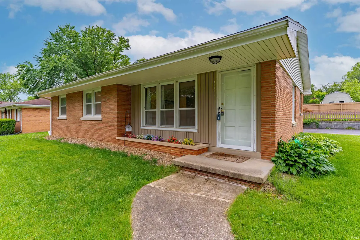 1014 N Vine Street, Boonville, IN 47601 - #1