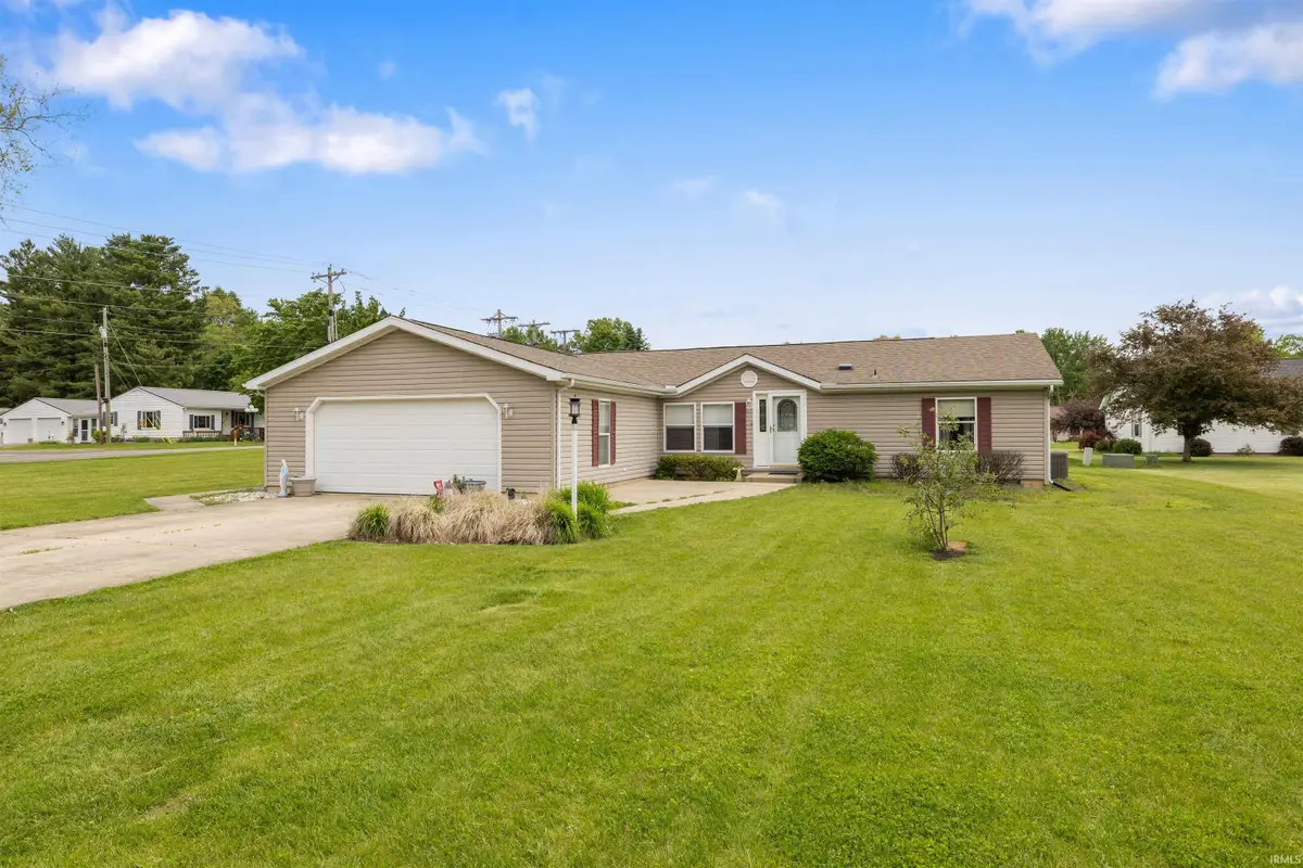 511 N Mid Lake Drive, North Webster, IN 46555 - #1