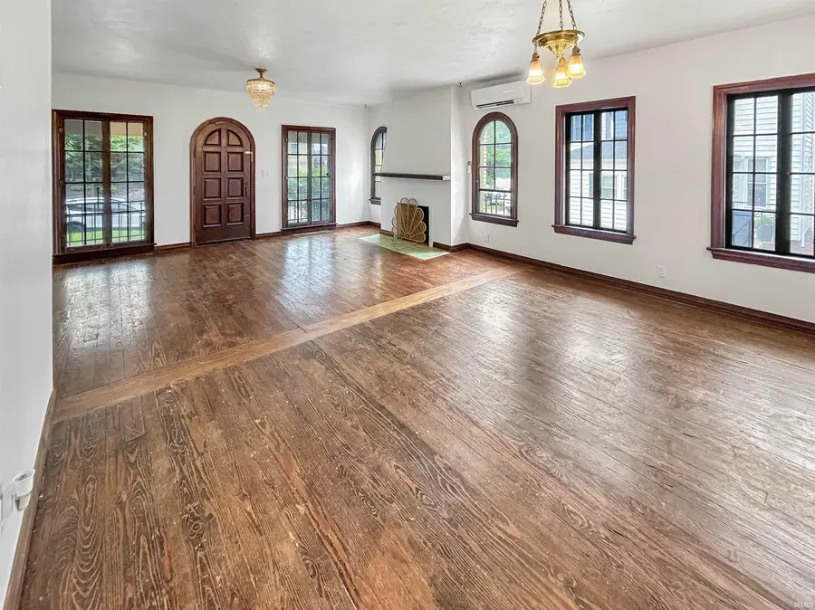 209 W 9th Street, Jasper, IN 47546 - #2