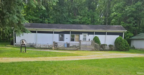 6735 N 850 E, Howe, IN 46746