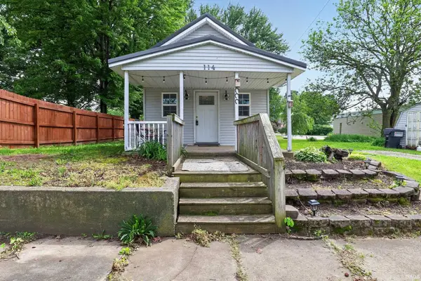 114 E Randolph Street, La Paz, IN 46537