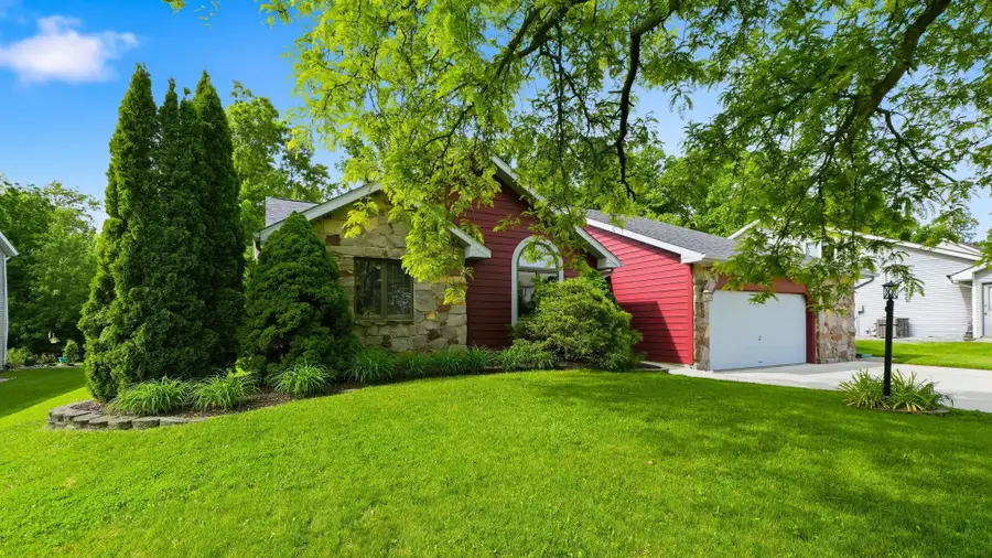 8917 Stockbridge Place, Fort Wayne, IN 46804 - #3