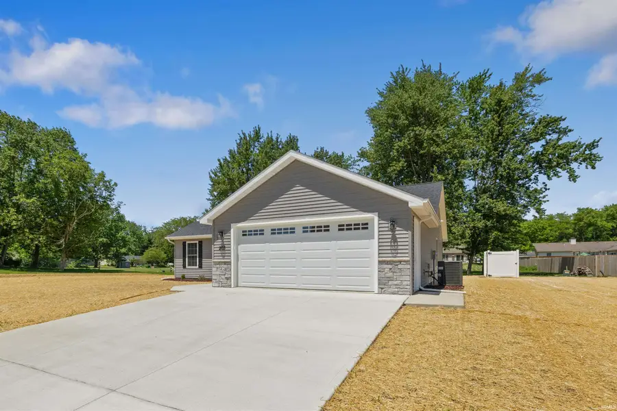 203 S Ivy Lane, Butler, IN 46721 - #3