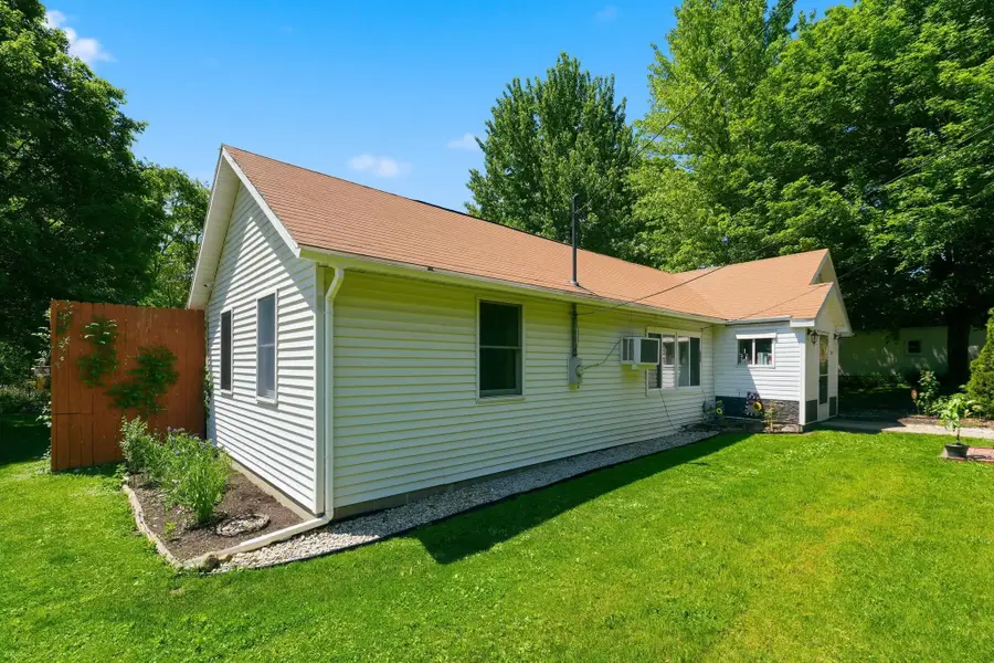 206 E Hardy St, Fremont, IN 46737 - #2