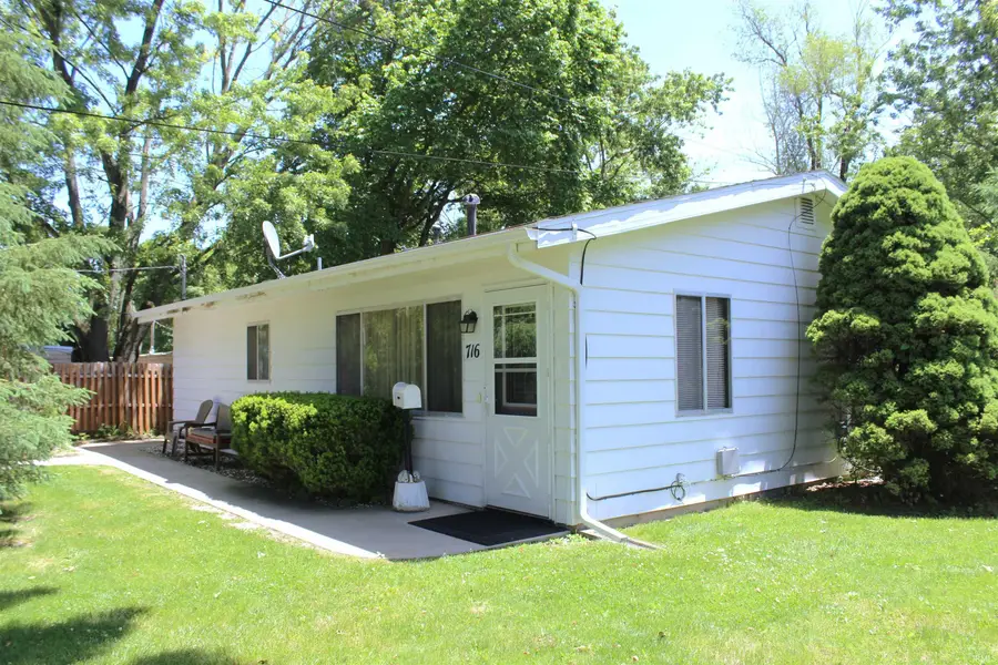 716 E Randolph St, Angola, IN 46703 - #2