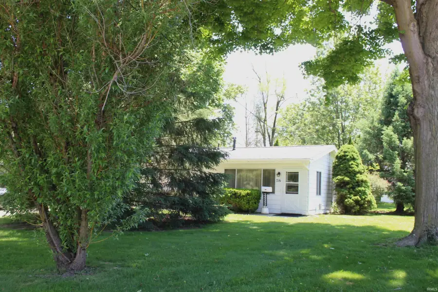 716 E Randolph St, Angola, IN 46703 - #3