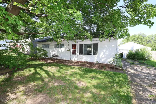 4027 Woodvale Drive, South Bend, IN 46614