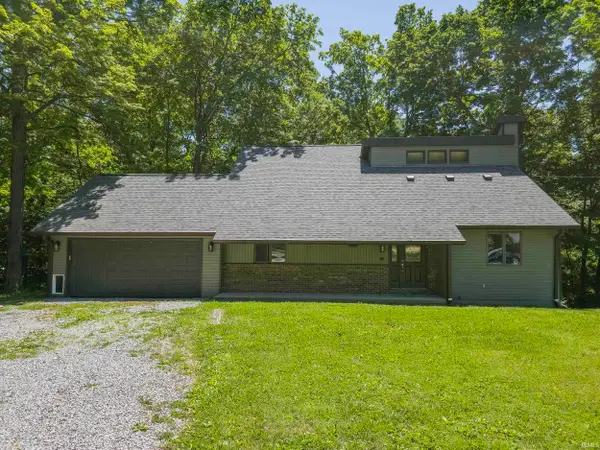 11574 Sugar Creek Avenue, Mount Carmel, IL 62863