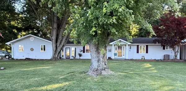 2433 N Church Road, Vincennes, IN 47591
