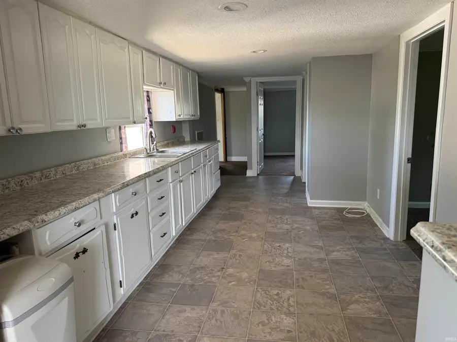 8746 W Us Highway 40, Knightstown, IN 46148 - #3