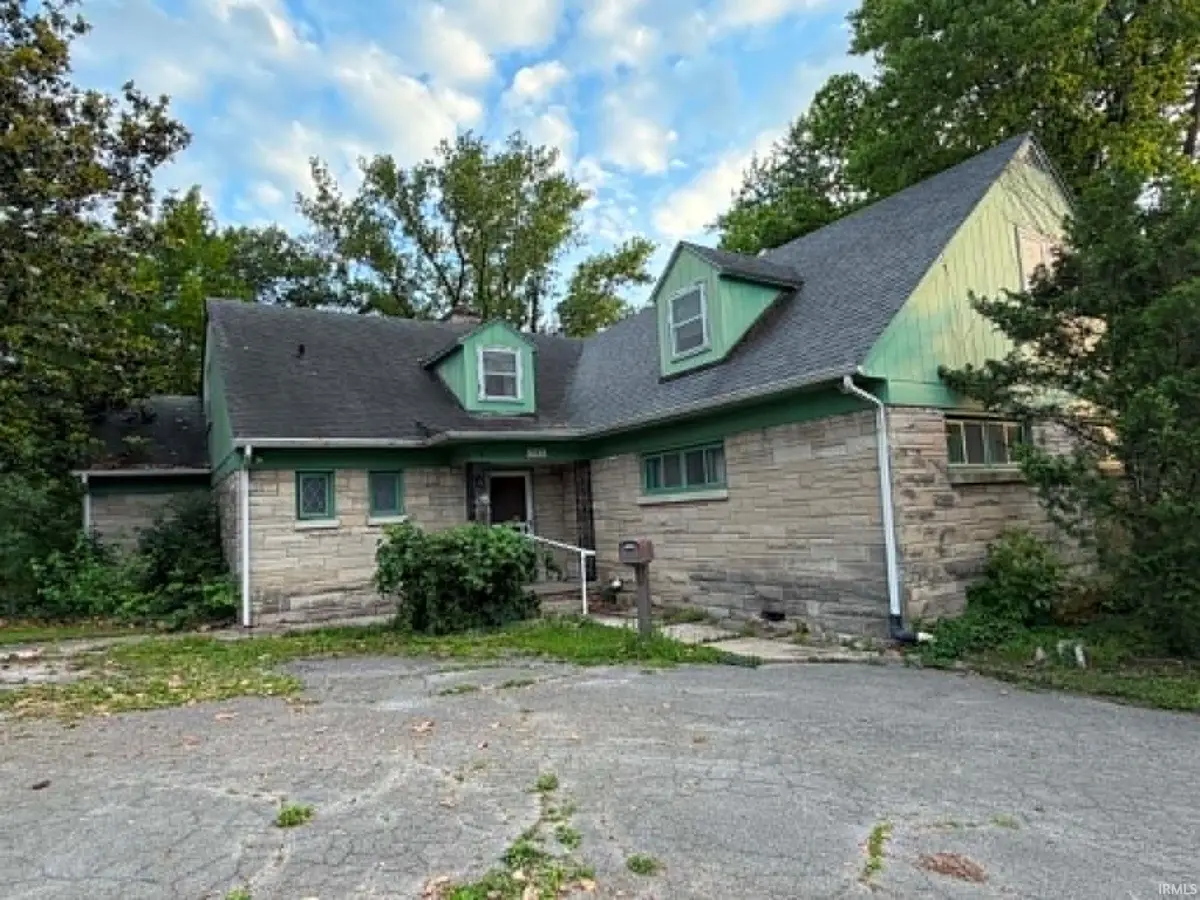 785 W Main Street, Bloomfield, IN 47424 - #1