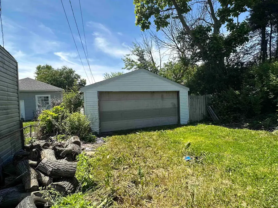 2200 S Biltmore Avenue, Muncie, IN 47302 - #2