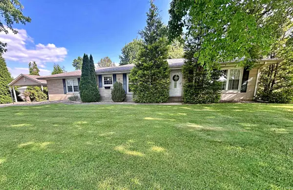 1125 W Broadway Street, Loogootee, IN 47553