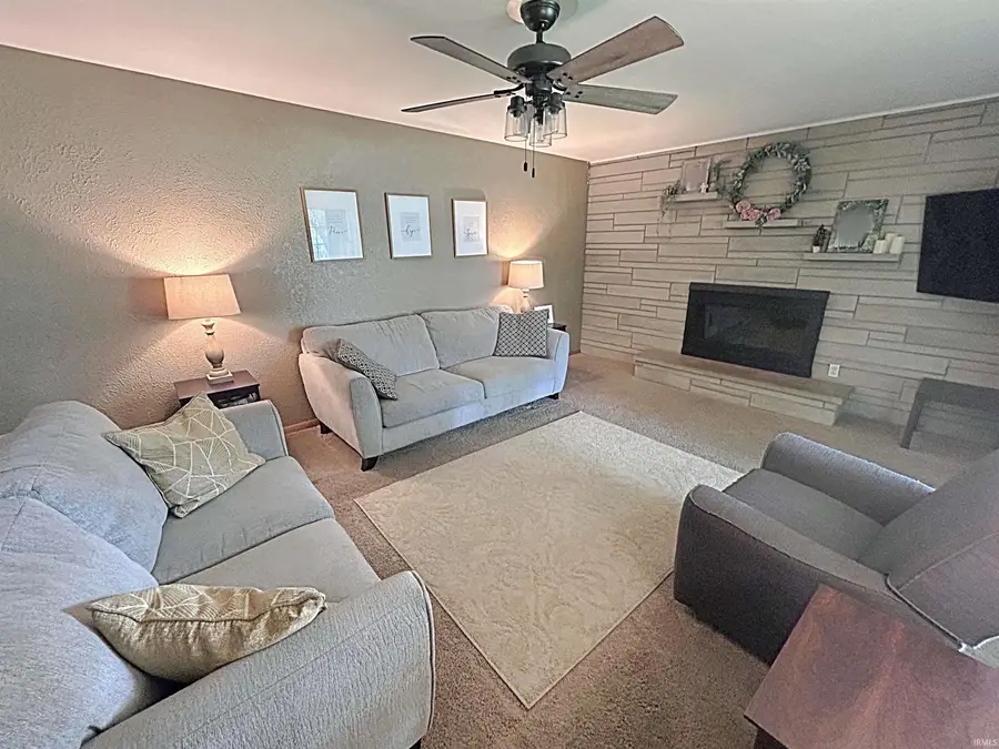 1125 W Broadway Street, Loogootee, IN 47553 - #3