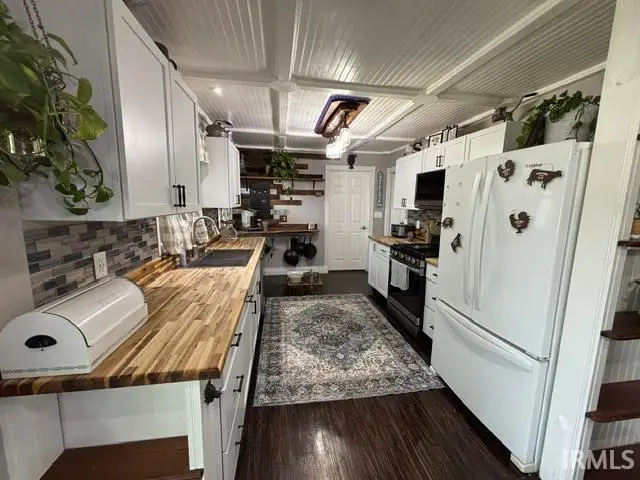 109 E Washington Street, Brook, IN 47922 - #2